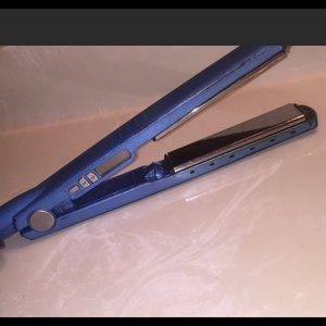 Babyliss flatiron heat up to 410 works great!!